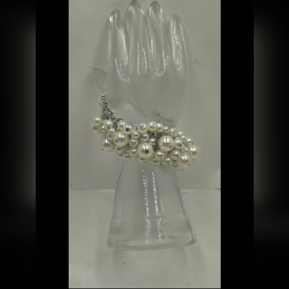 Vintage Aura Faux Cluster Pearl Rhinestone Silver Tone Link Bracelet - Picture 2 of 16